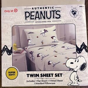 Peanuts Twin Sheet Set Snoopy on the Slopes Skiing - NEW